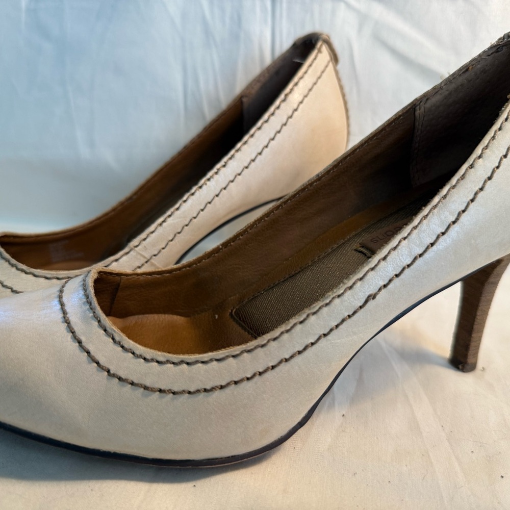 Calvin Klein Jeans “Kaleigh” Leather Beige Pumps